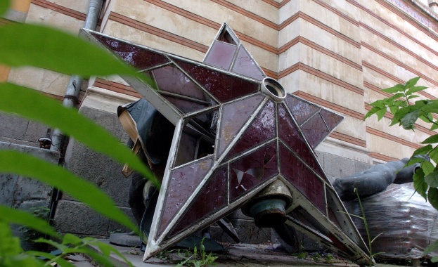 Международните финансови институции и българският експеримент