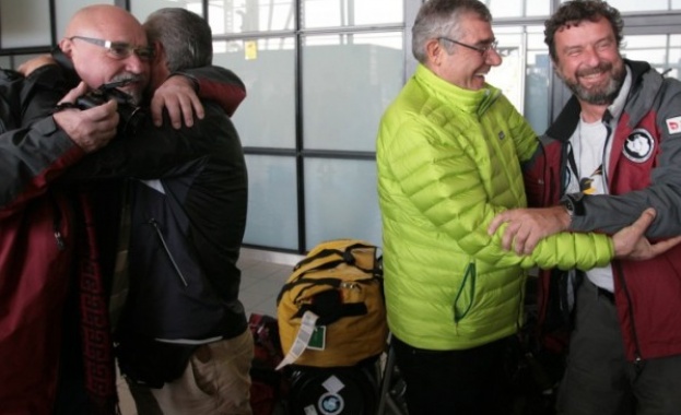 Нашите от Антарктида: Свършихме си работата