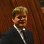 Петер Омтциг: Трябва да се затворят границите за търговия с оръжие и петрол в Сирия