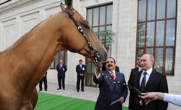 Путин и краля на Бахрейн си размениха подаръци