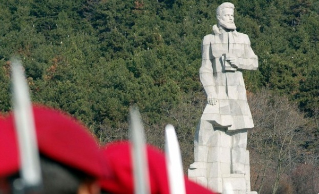 Ремонтират мемориала на Ботев в Калофер с 300 хил. лв. 