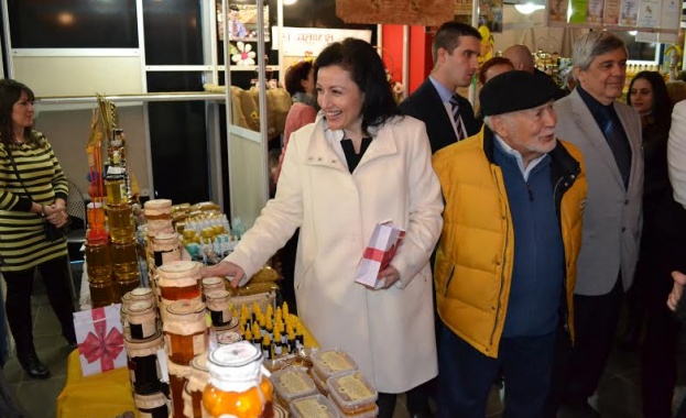 Министър Танева: Българският мед е с най-високо качество и се търси на най-претенциозните пазари в Европа