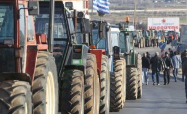 Гръцките фермери вдигат блокадата по график