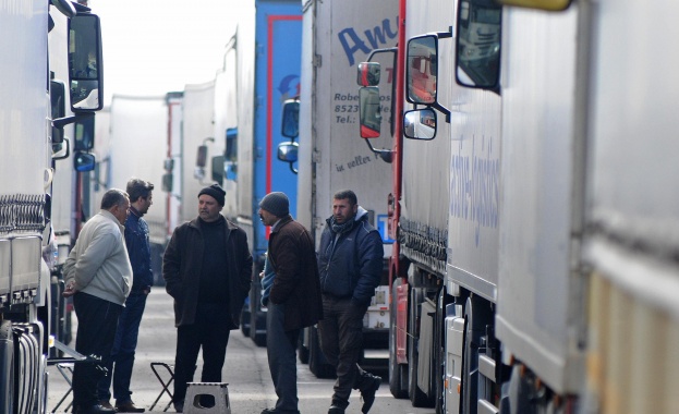 ГКПП Илинден-Ексохи е отворен за автомобили и автобуси до 17 часа