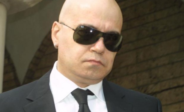 Ако ме прецакат за референдума, ще направя концерт пред НС