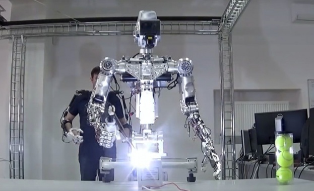 Руснаци построиха човекоподобен супер робот за космически разходки