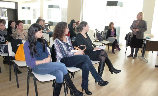 Обучават бургаските педагози на работа с образователен софтуер на английски