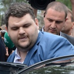 Пеевски театрално получи и държавна охрана