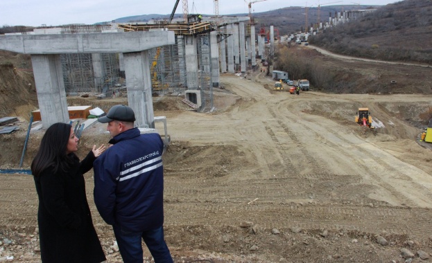 МРРБ: Обществената поръчка за строителство на тунела „Железница” не е прекратена