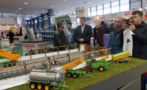 Кръстоска между слива и кайсия взе награда за иновация на „Агра 2016“