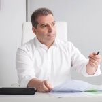 Гроздан Караджов в огледалния свят