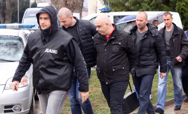 Арестуваните данъчни от В. Търново са освободени под парична гаранция 