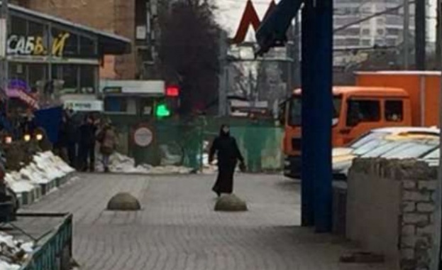 В Москва хванаха жена с бурка разнасяща отрязана глава на дете 