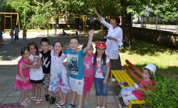 Задължителната забавачка ще може да се кара и вкъщи