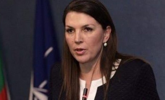 Коя е Бетина Жотева, че ще говори от името на държавата срещу Русия?