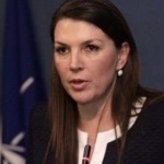 Коя е Бетина Жотева, че ще говори от името на държавата срещу Русия?