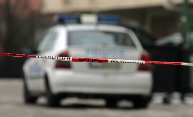 Двегодишно момченце е с опасност за живота след падане от жилищен блок в Харманли