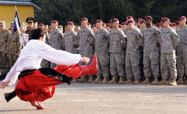 ВМС на САЩ дават $267 хил. за училище в Украйна, в което да тренират бойци от ”Азов”