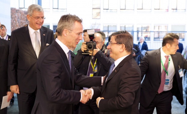 А. Давутоглу: НАТО трябва да бъде привлечена в борбата срещу незаконната миграция