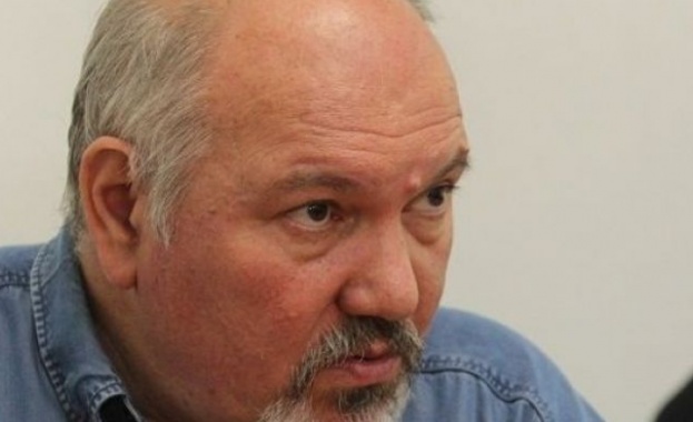 Доц. Александър Маринов: Консултациите няма да помогнат на президента да спечели втори мандат