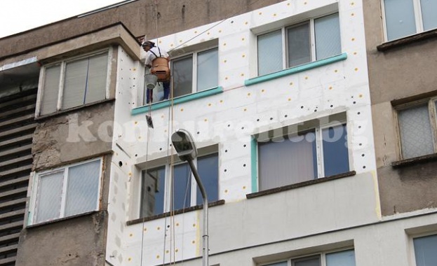 Фирми въртят далавери със санирането