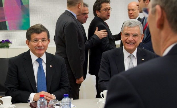 Кораби на НАТО започнаха да действат в акваторията на Гърция и на Турция