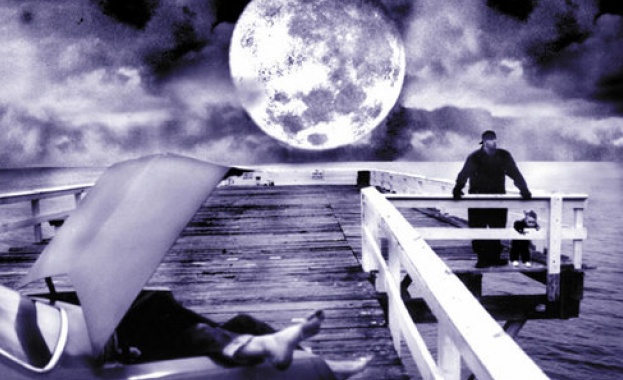 Еминем преиздава албума си на касетка 