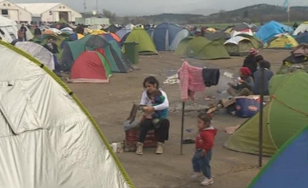 Гръцките медии определят ситуацията на пункта "Идомени" като бомба със закъснител