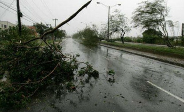Ураганен вятър отнесе покривите на 30 къщи в Димитровград