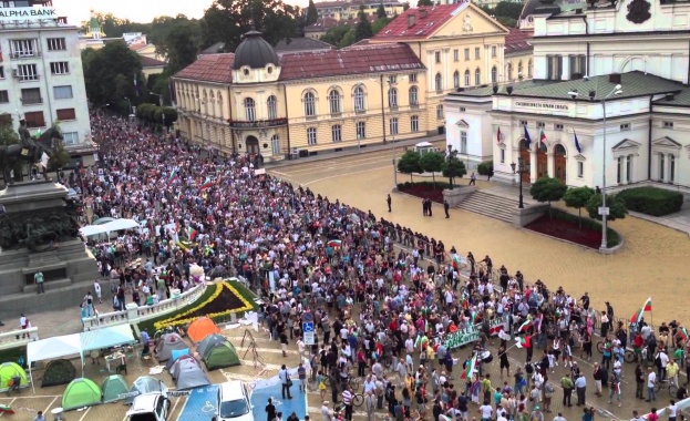 Протестиращите срещу Орешарски правят нова партия