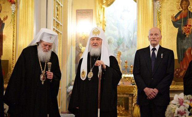 Симеон Втори със скъпоценен дар за патриарх Кирил 