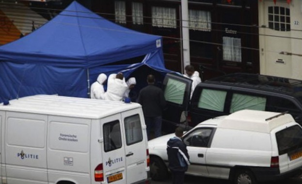 Откриха отрязана глава пред бар в Амстердам