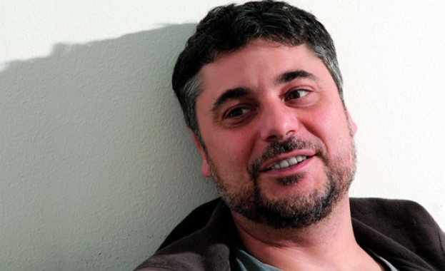 И винаги са се намирали задръстеняци да мърморят, че видите ли, пак се гаврят със светините...