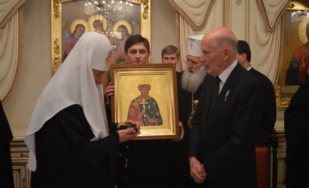 Български и руски свещеници изпълниха „Многая лета" за Цар Симеон II