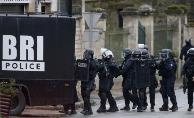 Четирима заподозрени в подготвяне на атентат са задържани в Париж