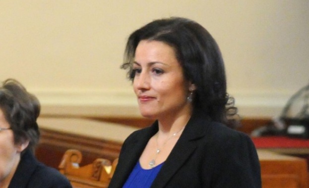 Танева: Ако "Булгартабак" излезе от пазара на тютюн, това ще е проблем