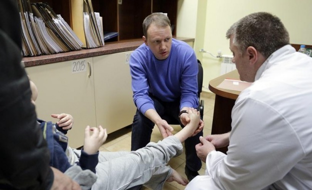 Световноизвестни руски лекари преглеждат деца с церебрална парализа у нас