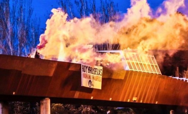 Ултрадесни обстреляха със сигнални ракети най-голямата джамия в Мадрид