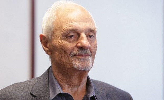 Тед Кочев получи българска лична карта с адресна регистрация в Пловдив