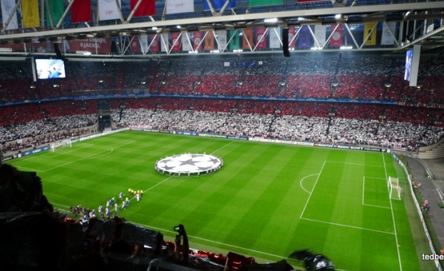 Преименуват стадиона на Аякс в памет на Йохан Кройф