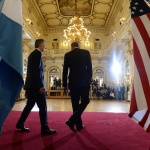 В Аржентина подпалиха американския флаг