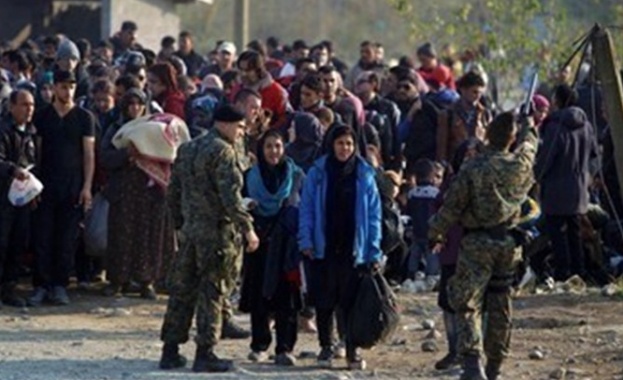Гърция праща мигранти от Идомени към други центрове