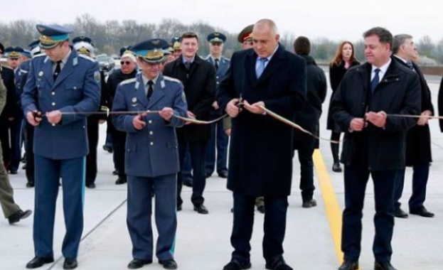 Военното летище в Безмер е вече с най-модерната писта в България