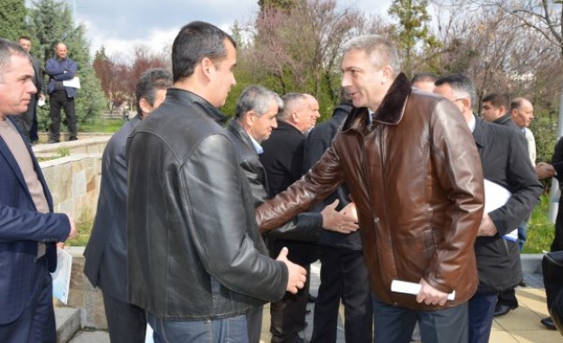 ДПС обмисля вот на недоверие заради външния министър