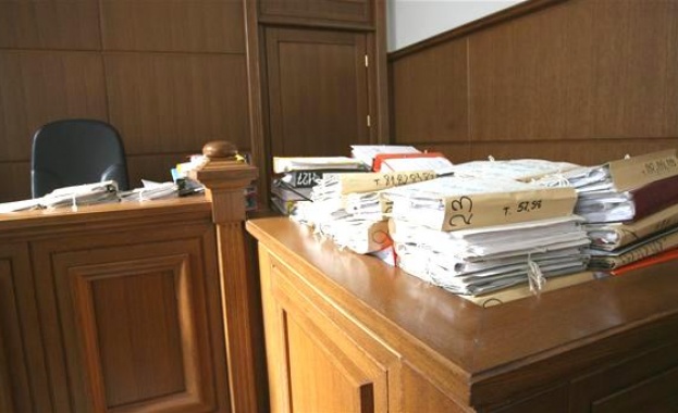 В София висят дела от миналия век