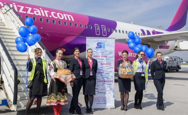 6-тисамолет на Wizz Air пристигна в София