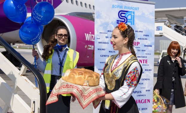 Шести самолет на Wizz Air пристигна в София
