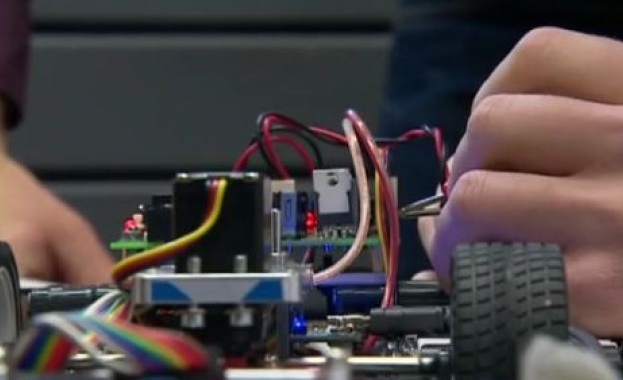 Формула 1, но за инженери и програмисти