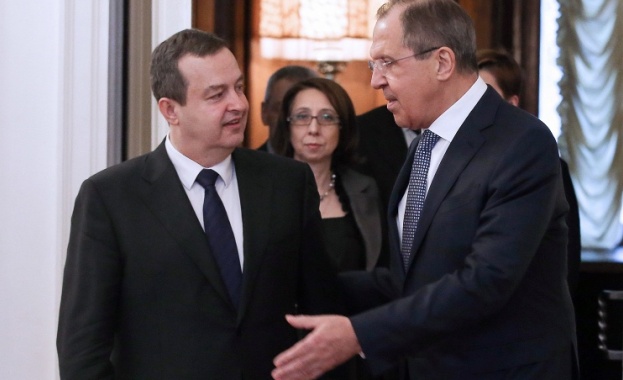 Лавров: Русия ще подкрепи Сърбия в кризата с мигрантите