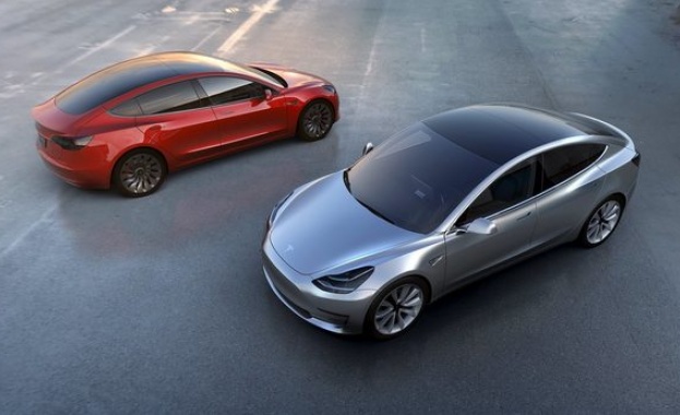 Tesla показа по-евтин модел електромобил